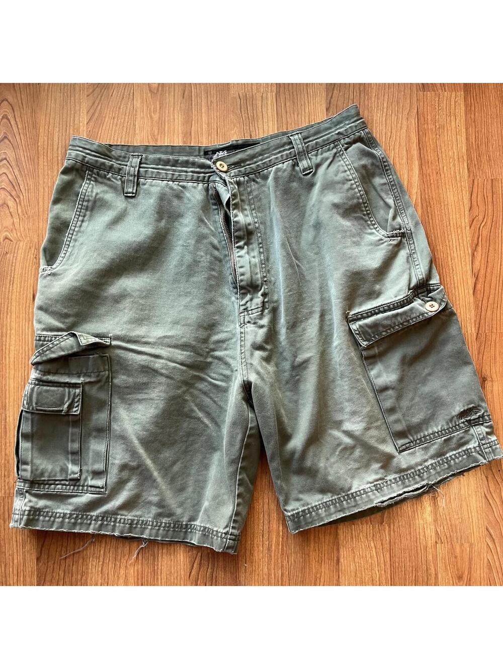 Vintage distressed no fear green cargo shorts | size 34